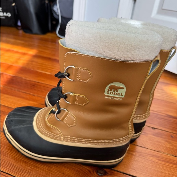 Sorel Boots - Picture 1 of 3